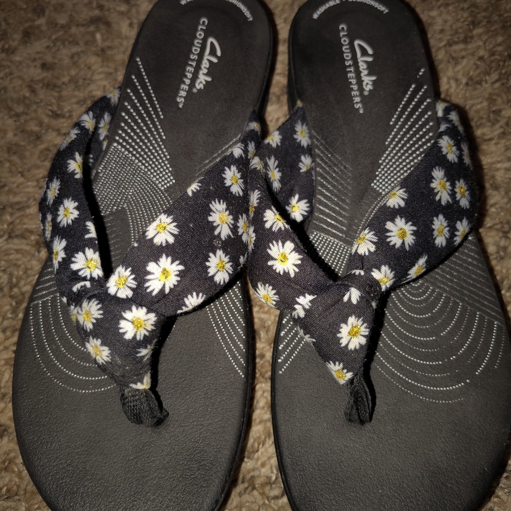 Clarks Black Floral Daisy Thong Sandals